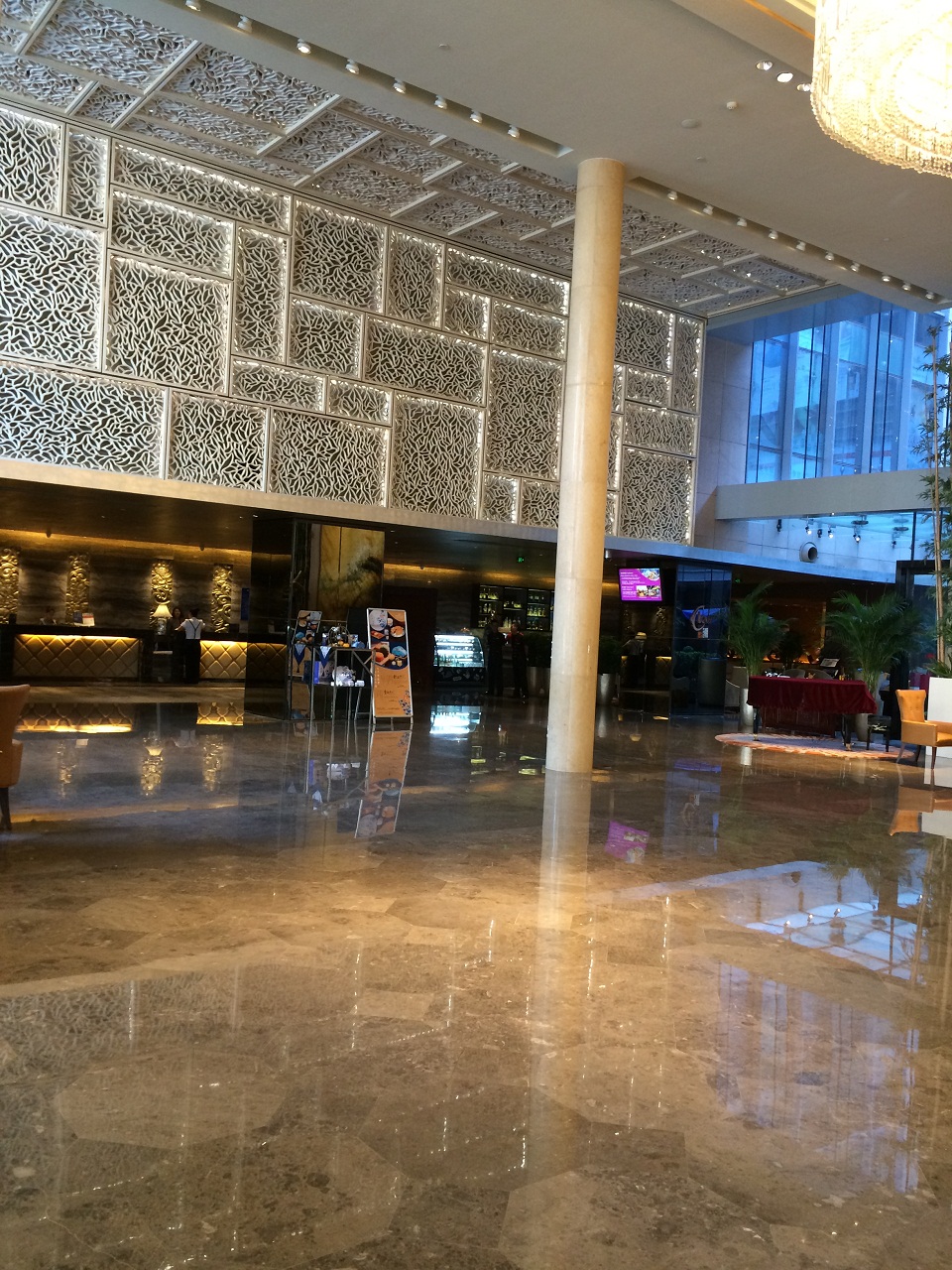 悠唐皇冠假日酒店